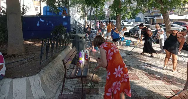 Las protestas por la falta de limpieza en Málaga son tendencia. No solo en la redes sociales, donde se ha popularizado el HT #Porrasyonomiento, convertido en grito de guerra de los barrios en universos como Twitter, Instagram o Tik Tok.  laopiniondemalaga.es/malaga/2025/08…  <a href="/opiniondemalaga/">La Opinión de Málaga</a>