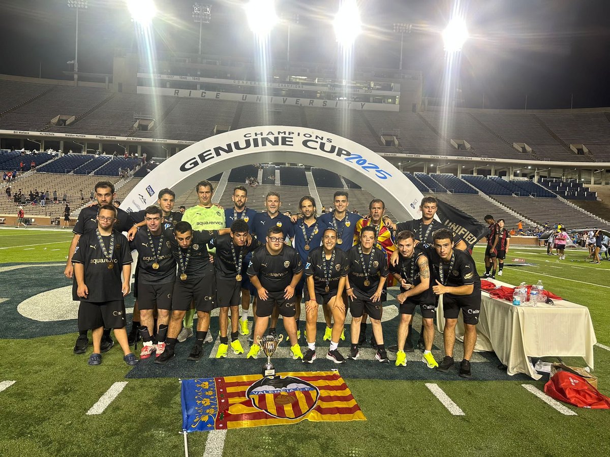 Valencia CF (@valenciacf_en) on Twitter photo Our #VCFInclusivo team have been crowned champions of the <a href="/GenuineWC/">Genuine Cup</a> in Houston! 🏆
Congratulations, team! 👏👏👏
#TheGenuineWorldCup2025 Our #VCFInclusivo team have been crowned champions of the <a href="/GenuineWC/">Genuine Cup</a> in Houston! 🏆
Congratulations, team! 👏👏👏
#TheGenuineWorldCup2025