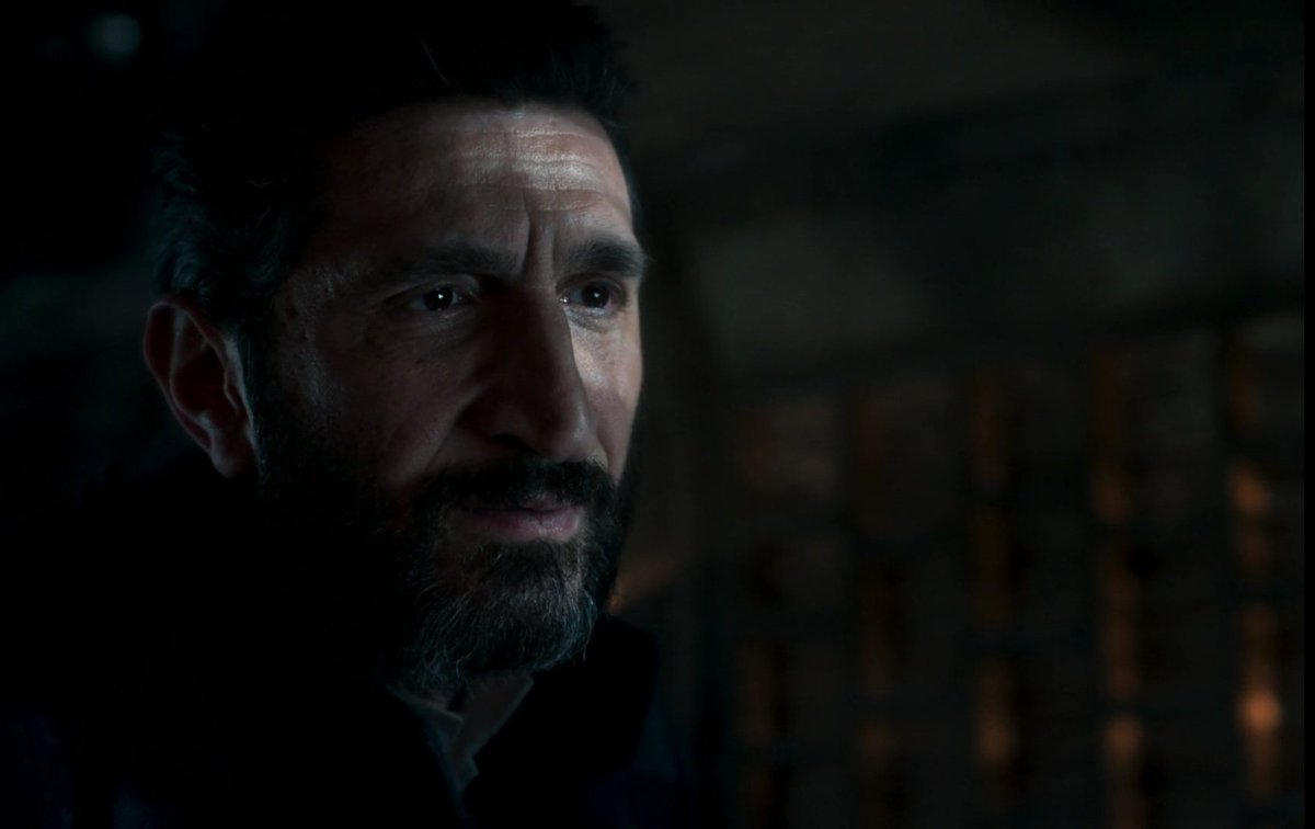 أنا مع الأشرار في هذا المسلسل شكلهم رهيب عكس الأبطال كل وحدة فيهم تقول أسو عندي