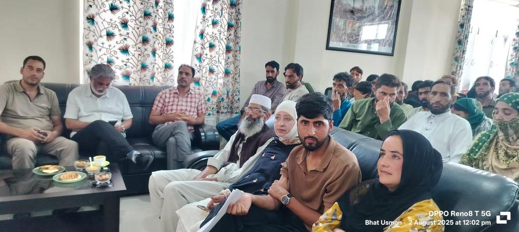 Choudhary Abdul Aziz (@choudharyabaziz) on Twitter photo Today, Along with MLA Shopian <a href="/adv_kullay/">Adv Shabir Ahmad kullay</a> & DDC Members <a href="/Chodharyabhamid/">Choudhary Abdul Hamid</a> & <a href="/safia_riyaz/">Safia Riyaz</a>
participated in a program organized in collaboration with <a href="/Kvkshopian/">KVK Shopian</a>. In this program, agricultural equipment was distributed among more than 100 farmers belonging to the ST community. Today, Along with MLA Shopian <a href="/adv_kullay/">Adv Shabir Ahmad kullay</a> & DDC Members <a href="/Chodharyabhamid/">Choudhary Abdul Hamid</a> & <a href="/safia_riyaz/">Safia Riyaz</a>
participated in a program organized in collaboration with <a href="/Kvkshopian/">KVK Shopian</a>. In this program, agricultural equipment was distributed among more than 100 farmers belonging to the ST community.