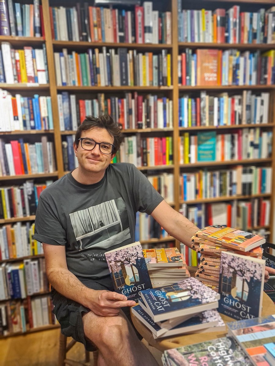 The lovely Alex Howard paid us a visit today in St Andrews to sign copies of 'The Ghost Cat' and 'The Library Cat'! 👻🐱📚

Thank you for popping by Alex and come back soon!