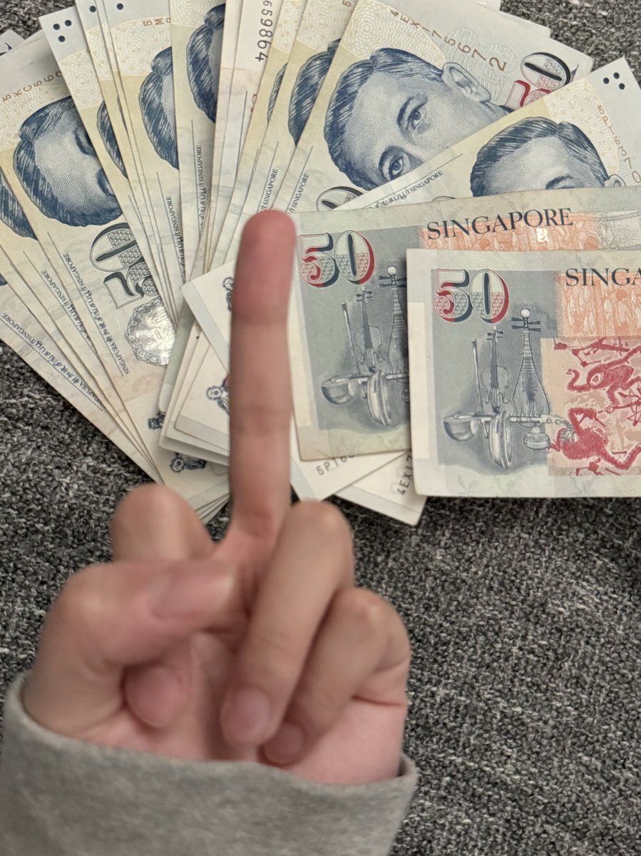SubmitToVic's tweet photo. Mind fucked a dumbass boomer into handing over 1k in matter of minutes without me even trying. It’s THAT easy. See you again, loserrrrrr ;) https://t.co/MHW0iMYDgl