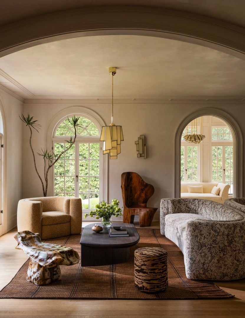 broxledotcom's tweet image. A quiet choreography of form and material—curves, textures, and crafted contrast.

#CollectedInteriors #TexturalInteriors #DesignCuration

📷 @cleo.collects