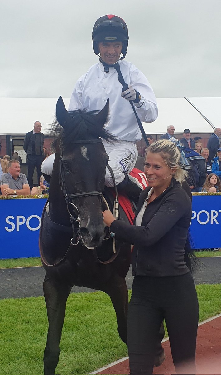 SportsNewsIRE's tweet image. Some Pretender (evens fav) battles to win  @salthillhotel @IrishEBF_ Mares Flat Race @Galway_Races for @SyndicatesHQ, @WillieMullinsNH and Patrick Mullins