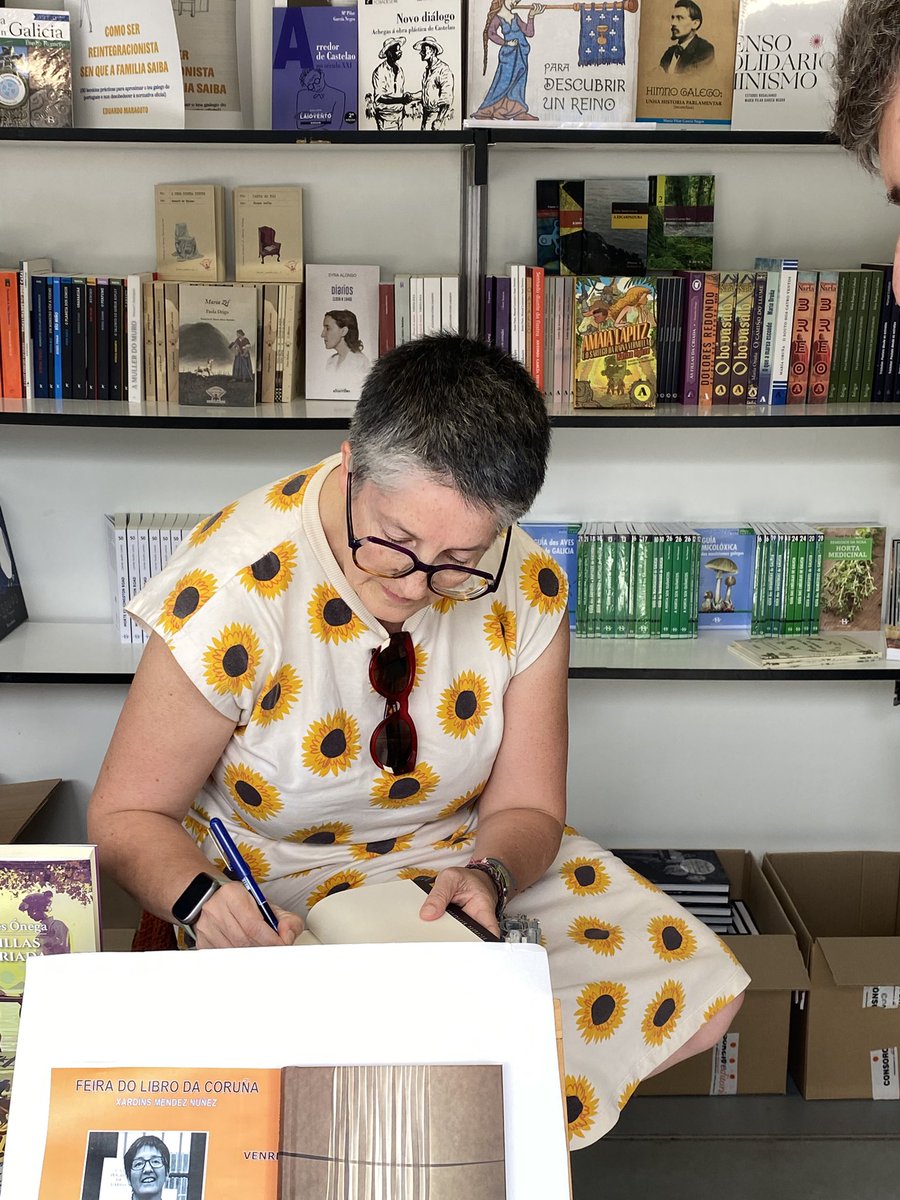na quinta apresentamos “arte menor” com  a susana s. arins (<a href="/lg_casulos/">a dedoscomovermes</a>) e a Ugia Pedreira na Biblioteca Maravilhas em Lourenzá. 

e na sexta a Susana assinou exemplares do livro na Feira da Corunha na caseta do <a href="/consorcioedit/">ConsorcioEditorial</a> (<a href="/LibrariasGal/">Librarías de Galicia</a>) 

obrigado a quem se achegou! 💕