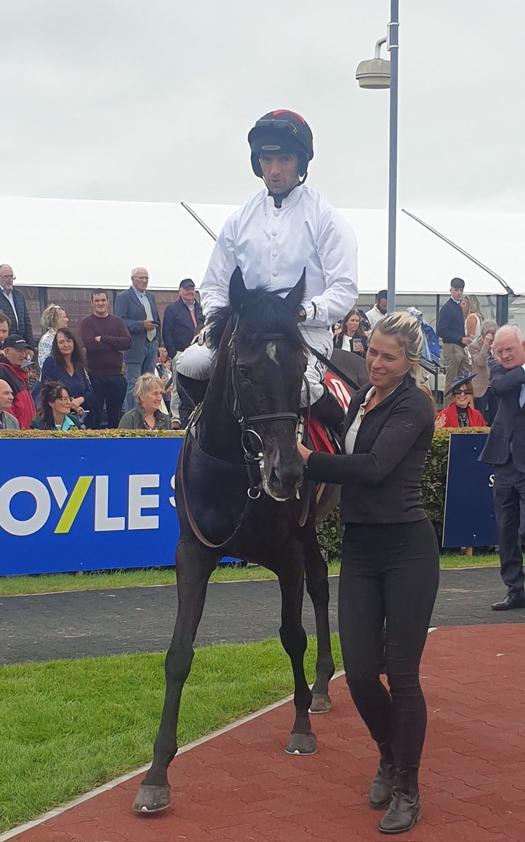 SportsNewsIRE's tweet image. Some Pretender (evens fav) battles to win  @salthillhotel @IrishEBF_ Mares Flat Race @Galway_Races for @SyndicatesHQ, @WillieMullinsNH and Patrick Mullins