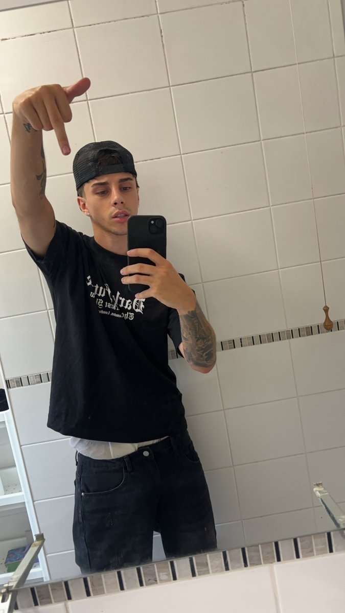 isaquesoouza's tweet image. Who didn&apos;t get a pic yet? like this and I will DM you 🍆