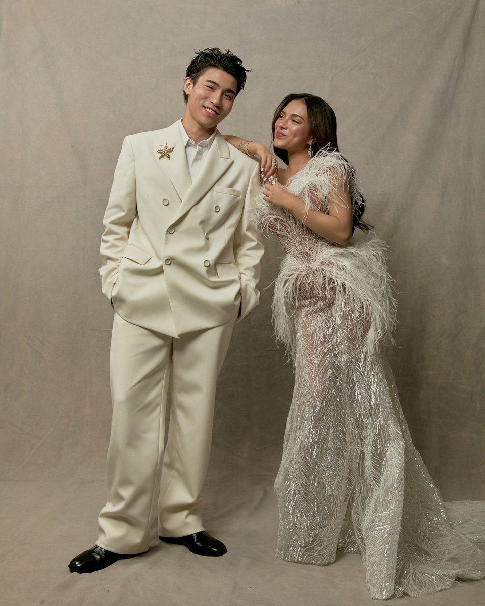 gmanews's tweet image. PRENUP ANG ATAKE! 😍🤍💎

Mika Salamanca shared portraits of her official gown for the #GMAGala2025 alongside her “Pinoy Big Brother: Celebrity Collab Edition” duo and gala partner, Brent Manalo.

COURTESY: Mika Salamanca/Facebook