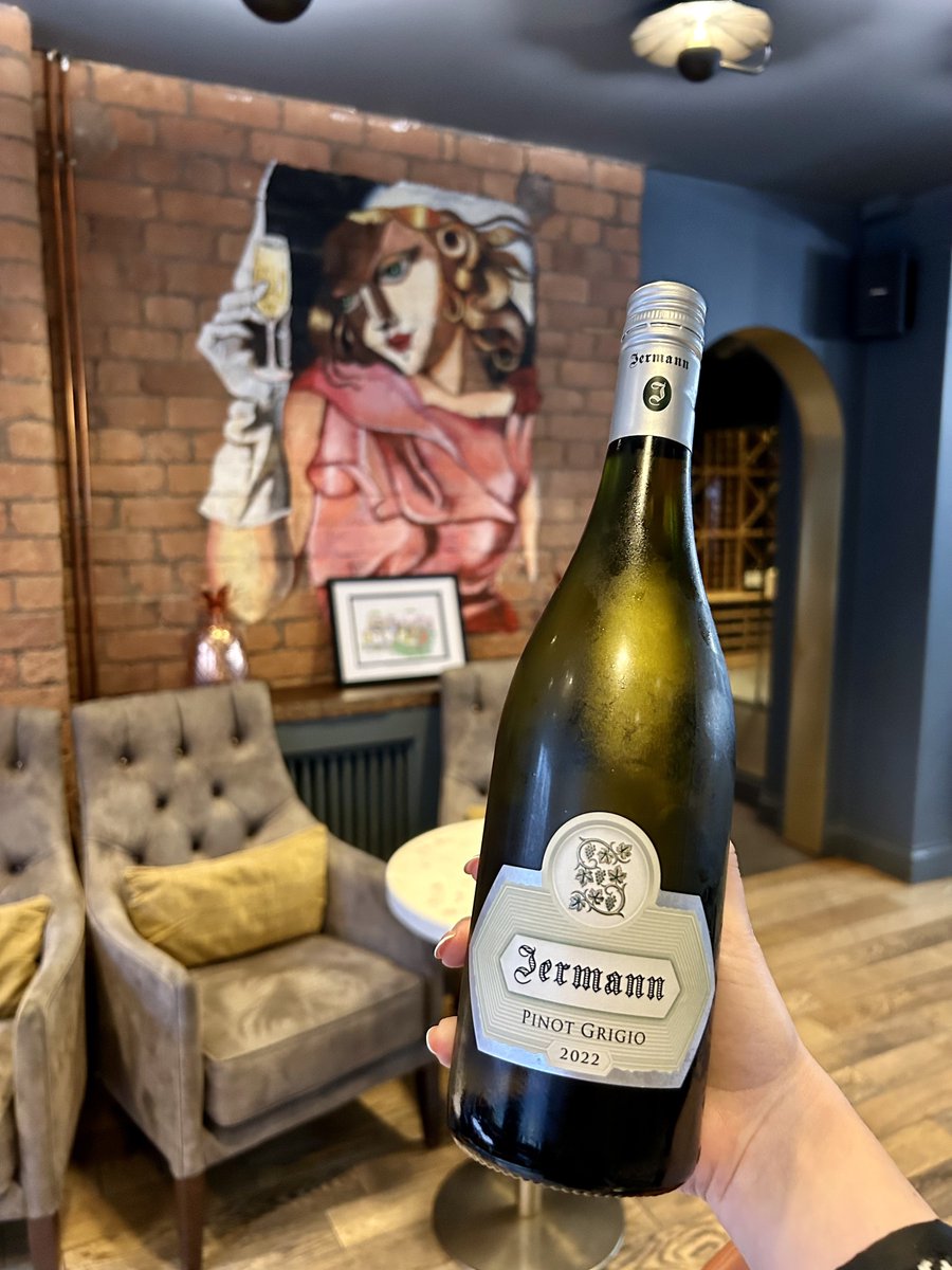 Now pouring at The Art School Cellars 🥂

This week’s pick from Head Sommelier Izabela:

Jermann Pinot Grigio 2022
🍏 Lees-aged, citrus &amp; apple aromas
🍍 Bright acidity + tropical notes
🐟 Pairs with seafood

#wineoftheweek #liverpoolbars #foodie #winepairing #theartschoolcellars