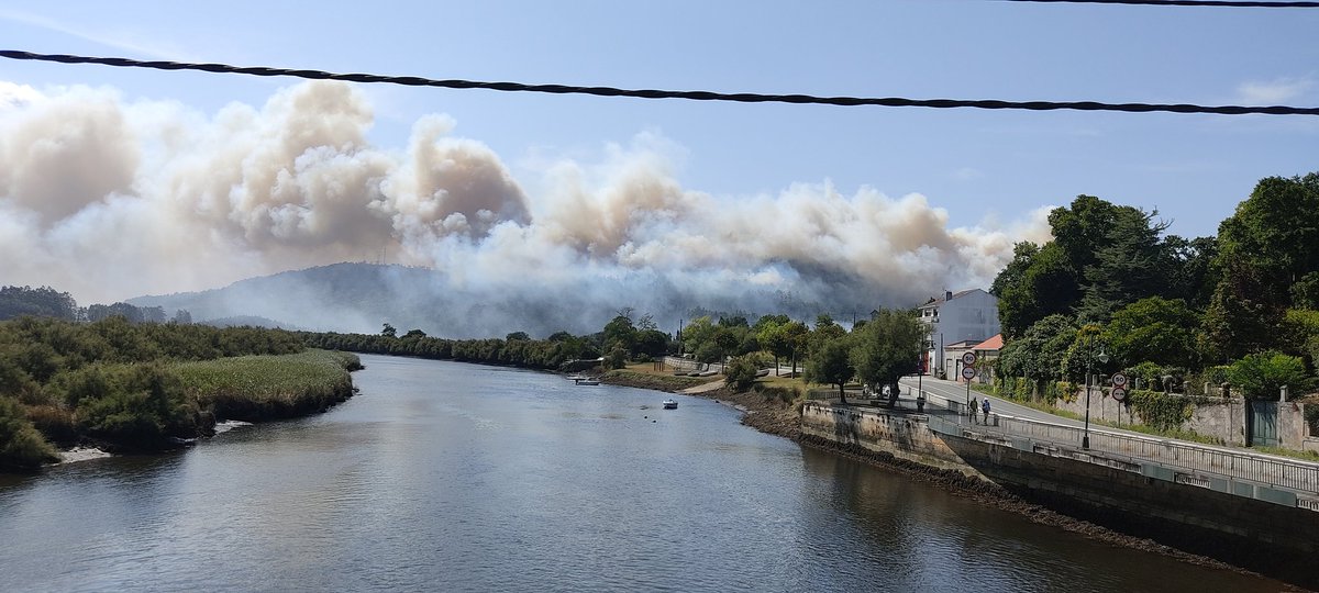 Silbone (@silbone_) on Twitter photo Tened cuidado si os acercáis a Ponteceso (La Coruña), que acaba de comenzar un incendio forestal que parece peligroso.
<a href="/La1_tve/">La 1</a> <a href="/rne/">Radio Nacional</a> <a href="/La_SER/">Cadena SER</a> <a href="/elpais_espana/">EL PAÍS España</a> Tened cuidado si os acercáis a Ponteceso (La Coruña), que acaba de comenzar un incendio forestal que parece peligroso.
<a href="/La1_tve/">La 1</a> <a href="/rne/">Radio Nacional</a> <a href="/La_SER/">Cadena SER</a> <a href="/elpais_espana/">EL PAÍS España</a>