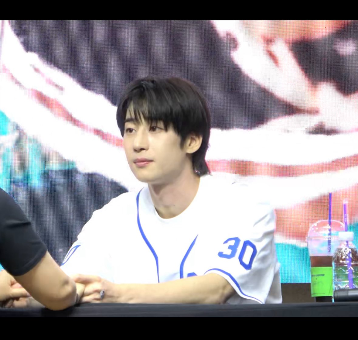 250802 #메이크스타 
항상 마음으로 응원한다는 
다정한 너의 말
따뜻한 손 
나도 항상 응원해💜