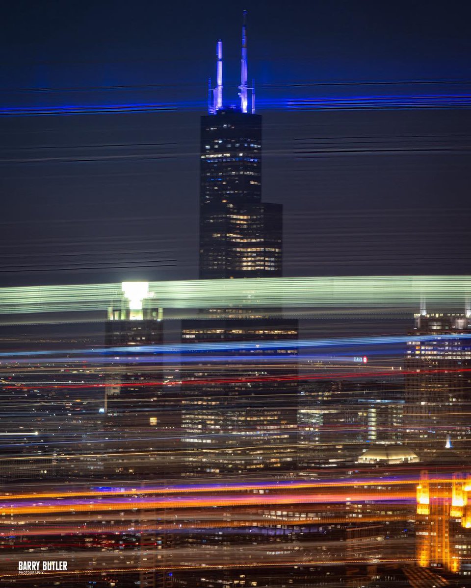 Sears Streaking.   Friday night in Chicago.  #chicago