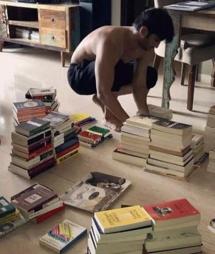 Sushant Love For Books 📖

Sushant, a seeker lost in the quiet chaos of knowledge, building a universe far beyond the noise…💫🦋

#SushantSinghRajput𓃵