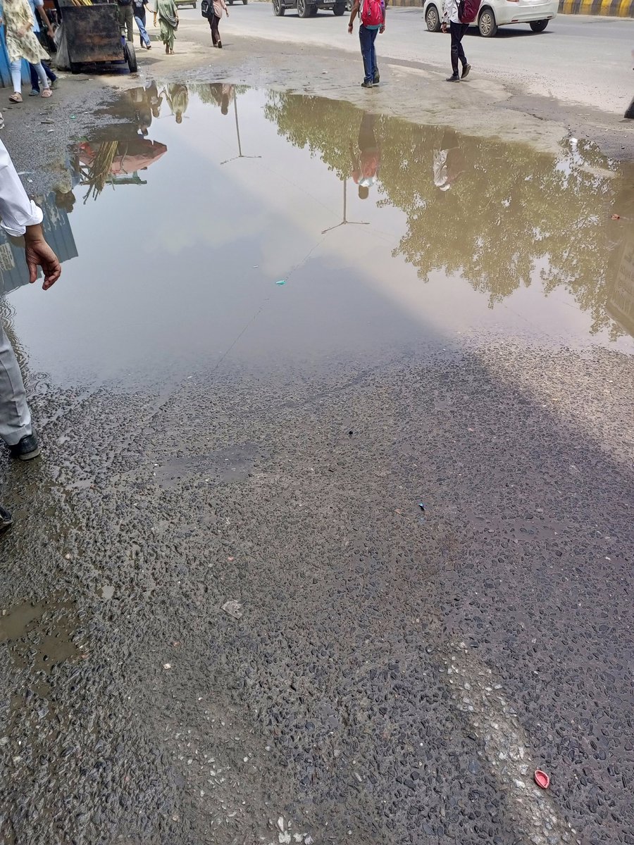 जलभराव के स्थान पर सीमेंट भरने के लिए धन्यवाद, लेकिन जैसा की आप देख सकते हैं... अभी भी वाटर लॉगिंग जारी है...

देश की सबसे अच्छी माने जाने वाली नोएडा प्राधिकरण  ऐसा बेकार काम कैसे कर सकती है
<a href="/noida_authority/">NOIDA Authority</a> <a href="/NandiGuptaBJP/">Nand Gopal Gupta 'Nandi'</a>

<a href="/CeoNoida/">CEO, NOIDA Authority</a> <a href="/rockme26/">Mango Man *Amiit Gupta*</a>
स्थान : below 51 मेट्रो
📅 1-08-2025