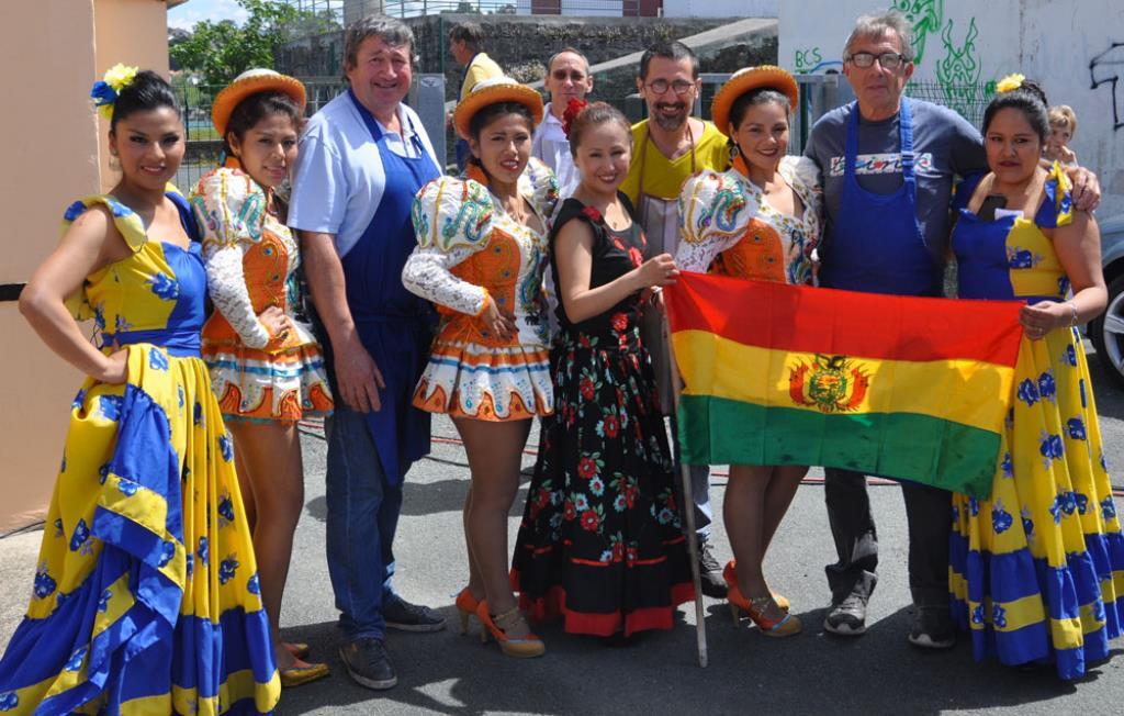 Urruña munduan festibalaren karietara, elkartasunez beteko dira platerak
▶️kazeta.eus/eu/info_kz/202…

Hilaren 17an iraganen den ospakizunari buruz mintzatu gara Jean-Philippe  Mitxelenarekin.