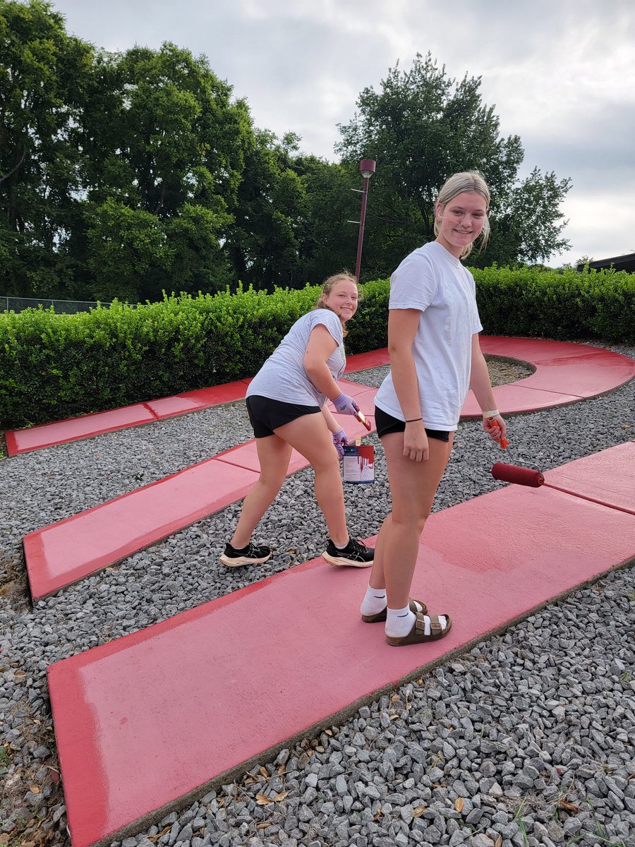 ShannonHcoach's tweet photo. What a great day to clean and spruce up the football field! Getting ready for football and cheer at Riverdale! 
#Daleyeah 
@RiverdaleHighTN https://t.co/mvtt6AIywa