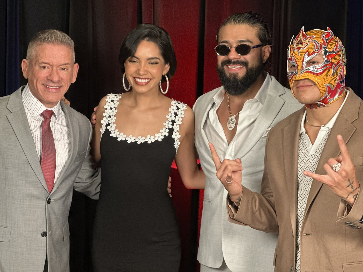 Marcelo Rodriguez (@marceloatwwe) on Twitter photo ¿Habremos tenido en nuestra Previa de #SummerSlam2025 a los próximos Campeones en Pareja de WWE? ¡Yo digo que sí! ¡Qué viva la raza!
#lapreviadewwe
@andradealmas
@reyfenixmx
@andreabazarte
<a href="/wweespanol/">WWE Español</a> ¿Habremos tenido en nuestra Previa de #SummerSlam2025 a los próximos Campeones en Pareja de WWE? ¡Yo digo que sí! ¡Qué viva la raza!
#lapreviadewwe
@andradealmas
@reyfenixmx
@andreabazarte
<a href="/wweespanol/">WWE Español</a>