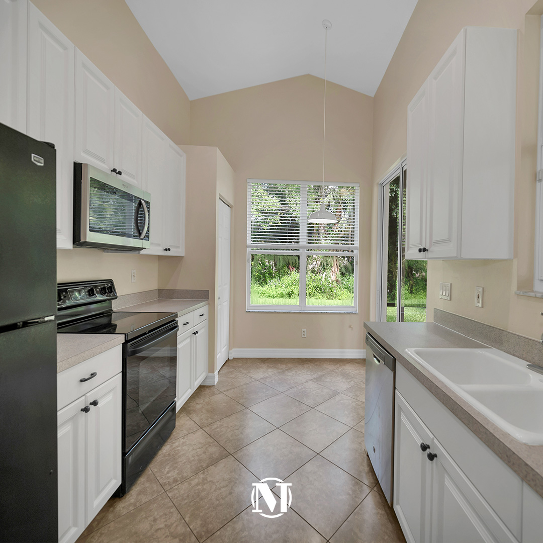 MichelleThomasT's tweet photo. Newly Listed:
1293 Barrigona Ct #NaplesFL
3 Bed | 2 Bath | 1,390 Sq Ft
Offered at $449,000
View Listing: https://t.co/u6Bq8oYr5M
Michelle Thomas
239.429.0727
michelle@michellethomasteam.com
#michellethomasteam #sothebysrealty #saturnialakes #naplesfl #swflliving #swflhomes https://t.co/iV1qdoO2Ib