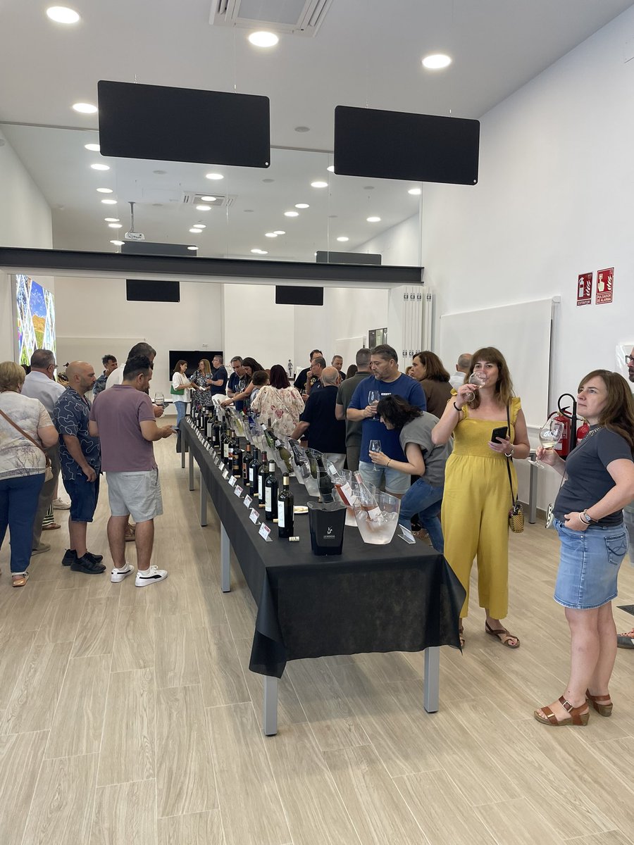 #nochedelpatrimonio en el Edificio Vinos del Quijote…
#ESAlcázar #vinodelamancha #lamanchawines