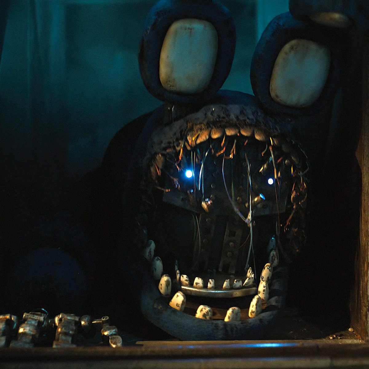 (🧵) 4K SHOTS OF THE FIRST FIVE NIGHTS AT FREDDY'S 2 FULL-LENGTH TRAILER! 🎁🎊

Enjoy! ✨
#FNAFMovie #FNAF2Movie