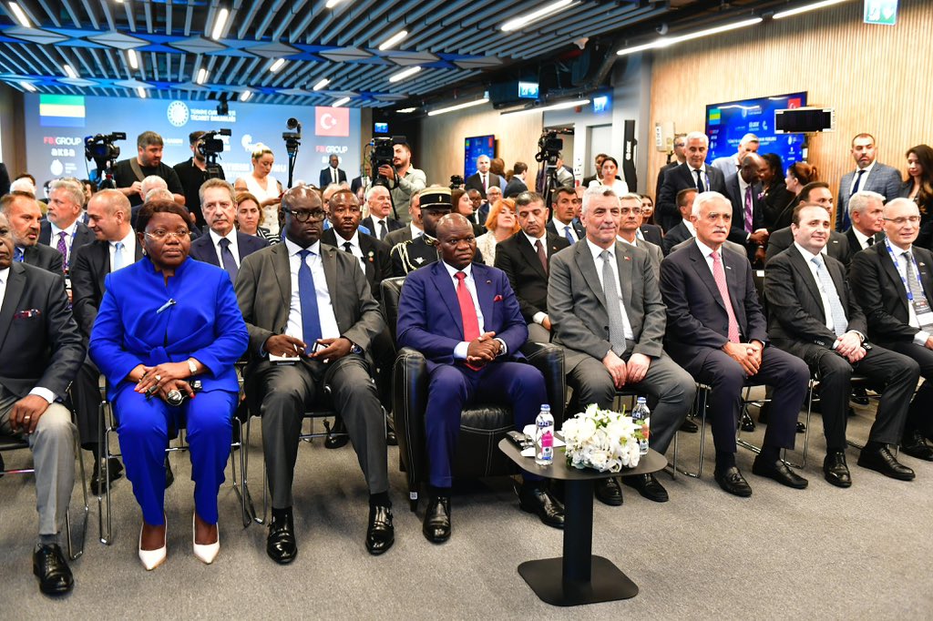 Le 1er août 2025, le Président <a href="/oliguinguema/">Brice Clotaire Oligui Nguema</a> «  a participé au Forum d’Affaires Turquie–Gabon à Istanbul, aux côtés de la <a href="/la_feg/">Fédération des Entreprises du Gabon (FEG)</a>, de l’<a href="/InvestinGabon/">Invest In Gabon</a> et du DEIK.

Trois accords ont été signés, dont :
– Une centrale thermique de 1 GW
– La création d’un Conseil d’affaires