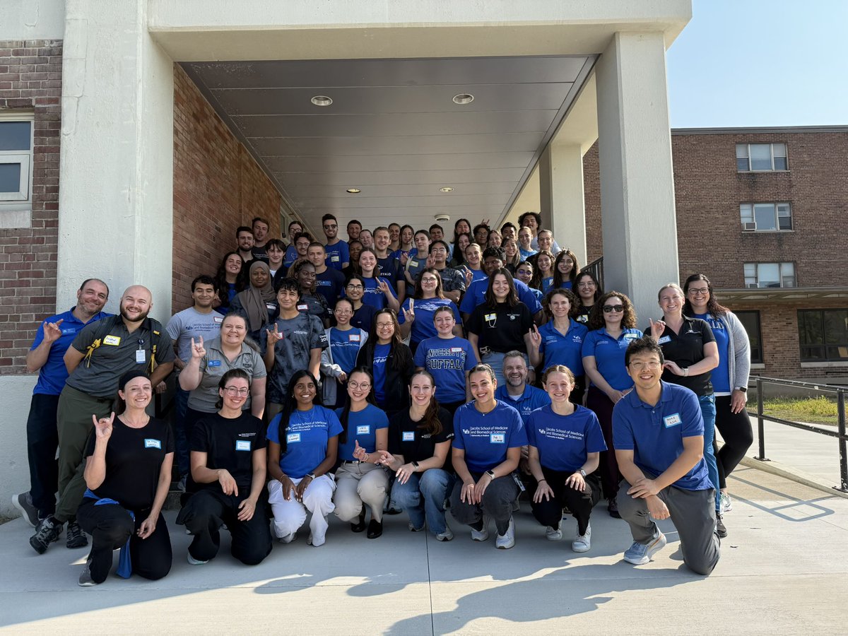 Buffalo_AT's tweet image. Great interprofessional free physical day today! We partnered with faculty and students from medicine, pharmacy, and dental medicine and rolled out the mobile health unit for its first use! Thank you for the @UBMDOrtho sports med fellows too! #UBuffalo #UBSPHHP