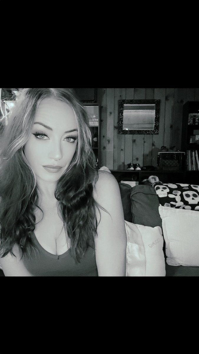 Theestrawberrymermaid tweet media