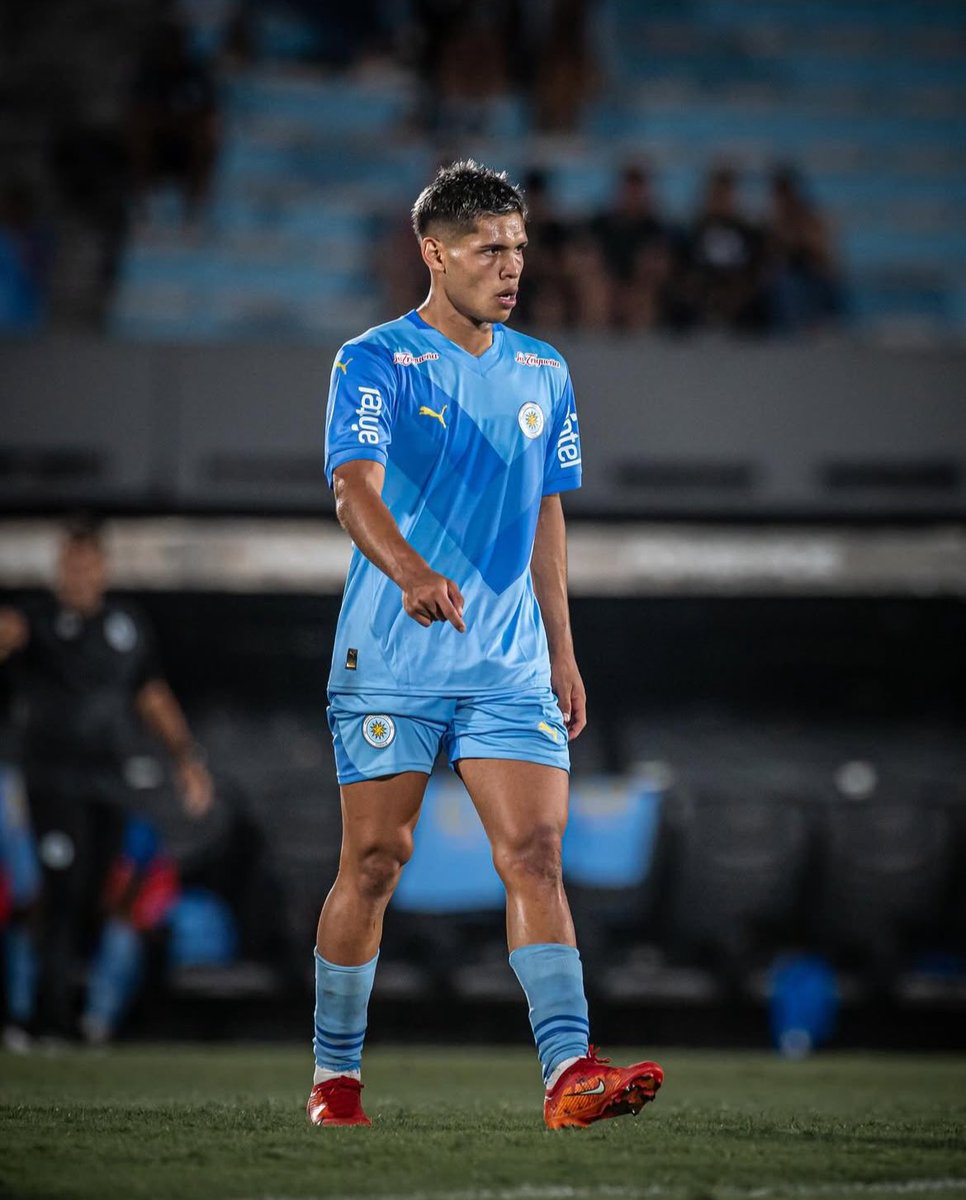 El jugador más divertido de ver en el Fútbol Uruguayo: Walter Núñez.
(Me hace mucho acuerdo a Tiago Palacios)