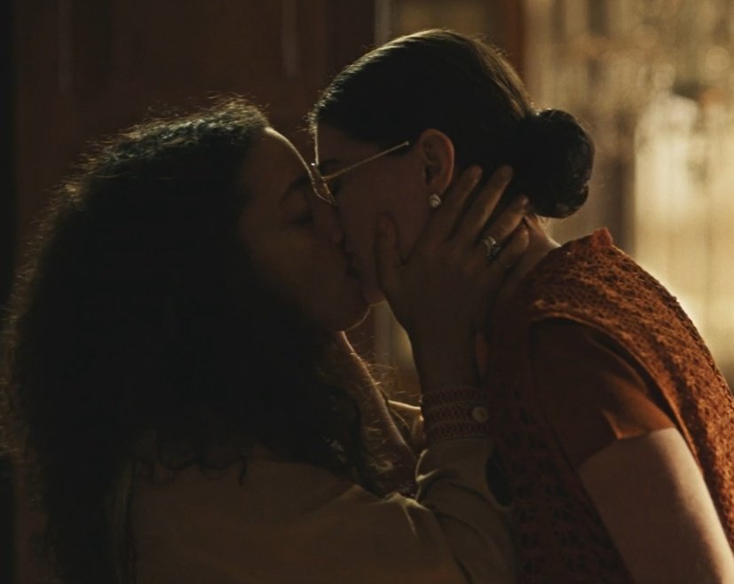 dentre as muitas gratas surpresas de #guerreirosdosol, confesso que o protagonismo de jânia e otília - não apenas como casal, mas como personagens em seus arcos individuais - foi o que mais me tocou. nunca imaginei ou me atrevi a esperar tanto cuidado e desenvolvimento. 10/10
