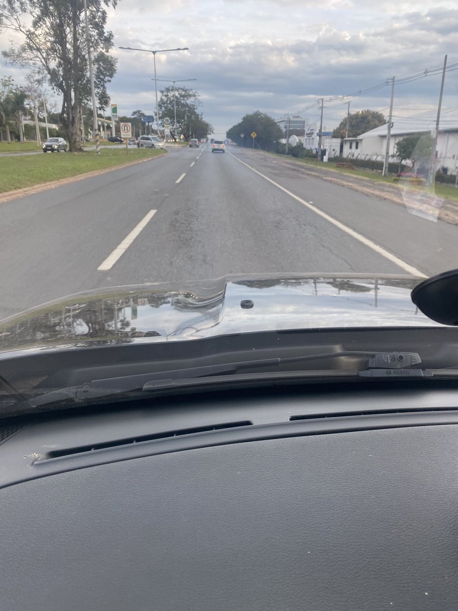 adanbparedes's tweet photo. No van a limpiar luego la salida del aeropuerto o remendar al menos los baches horribles para los panam @mopcparaguay ?  Vergüenza es la primera impresión de entrada al país https://t.co/0X7p1CPtIH