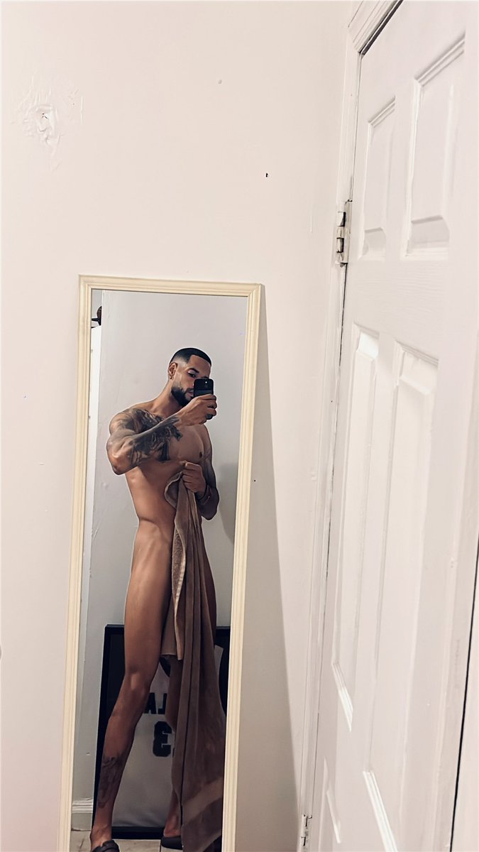 Davinci_beau's tweet photo. Longest legs https://t.co/Ud9gWDl9w0