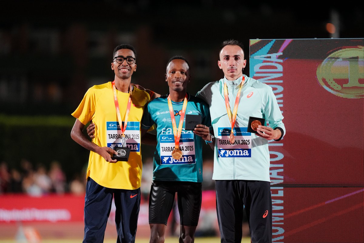 atletismoRFEA (@atletismorfea) on Twitter photo Podio 5000 m 🚹 #ceatletismo
🥇<a href="/thierryndikumw/">THIERRY NDIKUMWENAYO</a> 13:35.69
🥈 <a href="/AOukhelfen/">Abdessamad Oukhelfen Ben Haddou</a> 13:35
🥉 Eduardo Menacho
Entregando las medallas una "INSTITUCIÓN" de esta prueba <a href="/irenesef/">Irene Sánchez-Escribano</a>
ENHORABUENA 👏👏👏
📺 <a href="/rtveplay/">RTVE Play</a> <a href="/teledeporte/">Teledeporte</a>
📺Multiview/Concursos bit.ly/45cM0td
📊 Podio 5000 m 🚹 #ceatletismo
🥇<a href="/thierryndikumw/">THIERRY NDIKUMWENAYO</a> 13:35.69
🥈 <a href="/AOukhelfen/">Abdessamad Oukhelfen Ben Haddou</a> 13:35
🥉 Eduardo Menacho
Entregando las medallas una "INSTITUCIÓN" de esta prueba <a href="/irenesef/">Irene Sánchez-Escribano</a>
ENHORABUENA 👏👏👏
📺 <a href="/rtveplay/">RTVE Play</a> <a href="/teledeporte/">Teledeporte</a>
📺Multiview/Concursos bit.ly/45cM0td
📊
