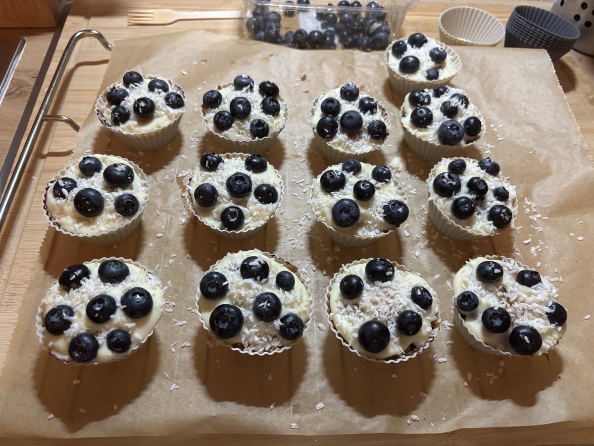 MimiMaid's tweet photo. Heidelbeermuffins mit Frischkäse - Kokosfrosting #maidkitchen https://t.co/eHsrkxP6Np