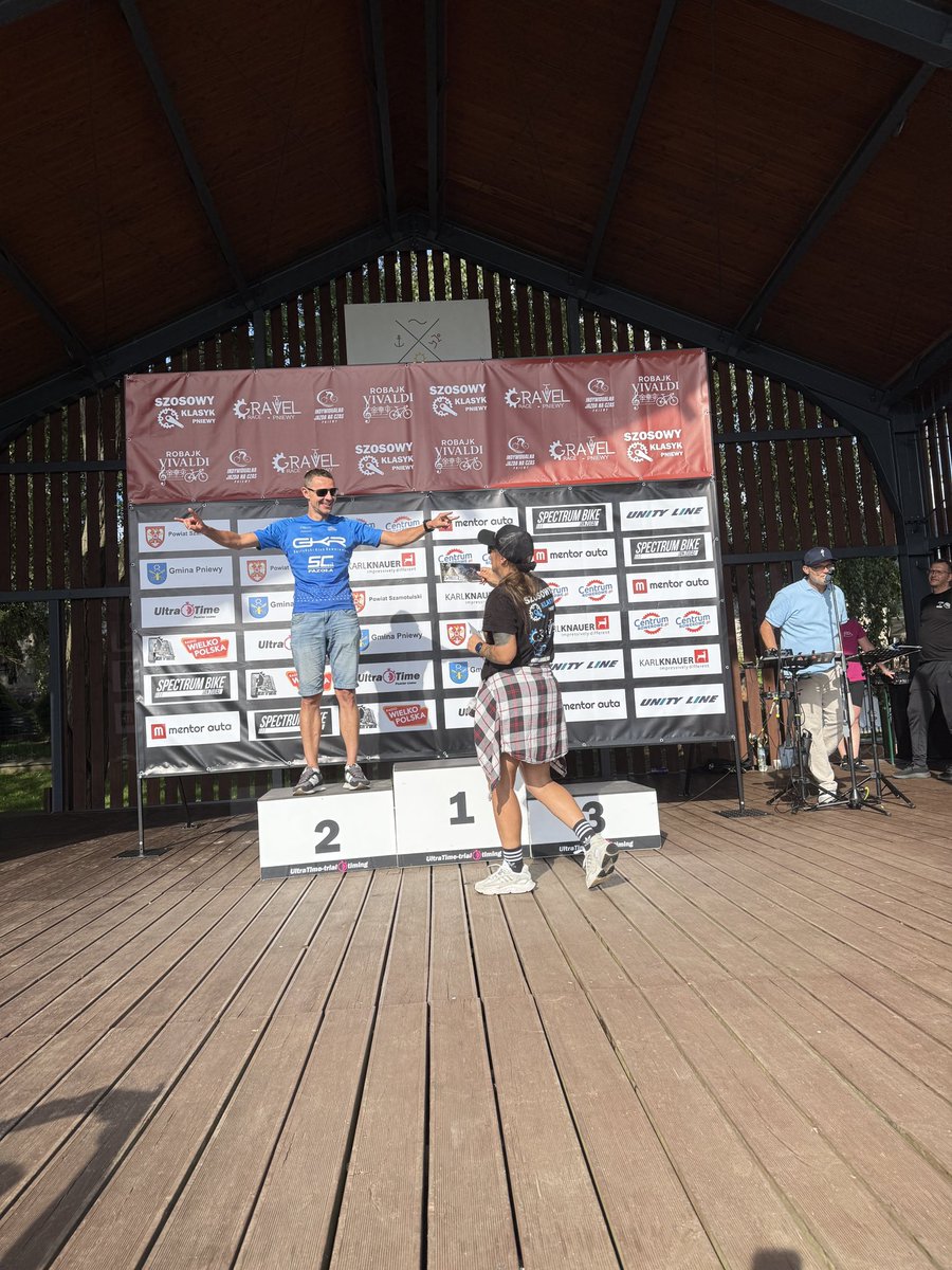 Tydzień…. Po moim najczarniejszym w życiu dniu sportowym kiedy ukradli mi jedyny rower - na pożyczonym sprzęcie notuje 16 miejsce open, 7 w kategorii wiekowej, nie tracę ani sekundy do 1go w generalce i zdobywam drugie miejsce w klasyfikacji górskiej… i am titatnium!