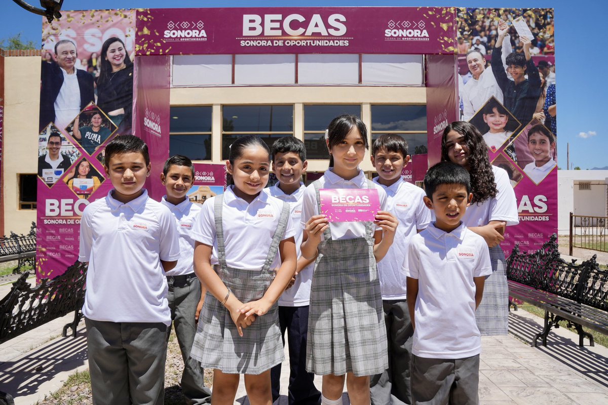 FroylanGamezG's tweet photo. ¡Estamos construyendo una nueva historia educativa para #Sonora! 👏🏻

En #Bavispe, decirles a sus niñas y niños, con una beca en las manos, creemos en ti, es parte de esta transformación que no deja a nadie atrás. 📚🤝

Con el respaldo de nuestro gobernador @AlfonsoDurazo, las oportunidades llegan hasta lo más alto de la sierra.

#BecasDurazo