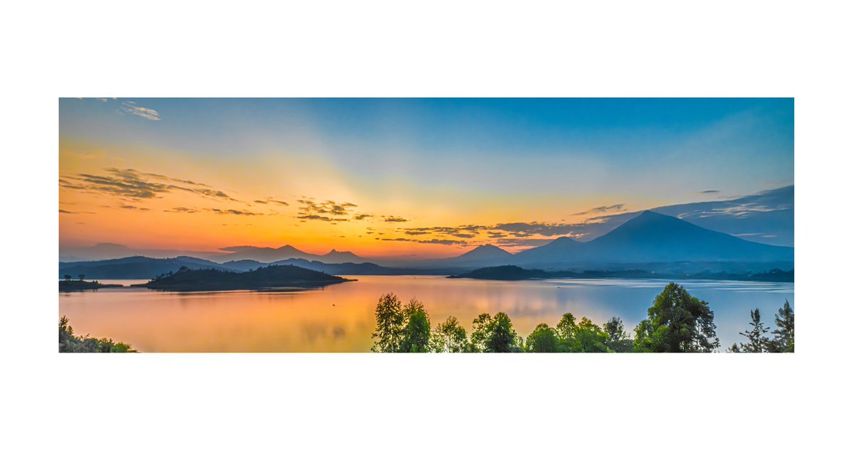 One of the best sunset spots I’ve come across in Rwanda. Quiet, open and full of perspective.

From left to right you can spot 
  1st slide : Karisimbi, Mikeno, Bisoke
  2nd slide : Sabyinyo, Gahinga and Muhabura

📍 Lake Ruhondo, Burera

#Rwanda #ImagingRwanda #VisitRwanda #