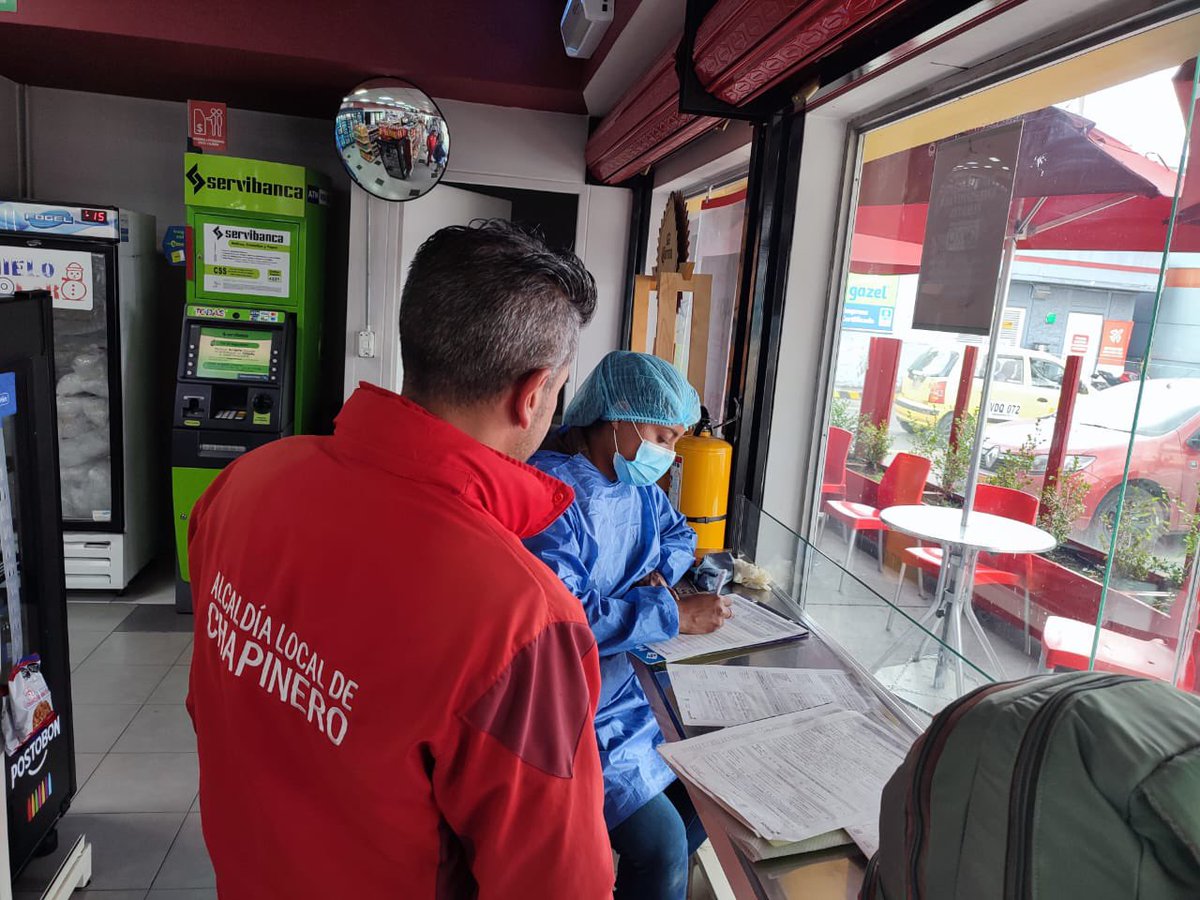 Alcaldía Local de Chapinero (@alcaldchapinero) on Twitter photo 🚨 #AquíSíPasa | Desde nuestra Oficina de Ambiente, y con el apoyo de la <a href="/SubRedNorte/">Subred Norte ESE</a> y <a href="/SectorSalud/">Secretaría Distrital de Salud</a> , adelantamos un operativo en un establecimiento comercial (OXXO), que resultó en cierre inmediato por presencia de plagas y graves deficiencias en limpieza y desinfección.
🔍 🚨 #AquíSíPasa | Desde nuestra Oficina de Ambiente, y con el apoyo de la <a href="/SubRedNorte/">Subred Norte ESE</a> y <a href="/SectorSalud/">Secretaría Distrital de Salud</a> , adelantamos un operativo en un establecimiento comercial (OXXO), que resultó en cierre inmediato por presencia de plagas y graves deficiencias en limpieza y desinfección.
🔍