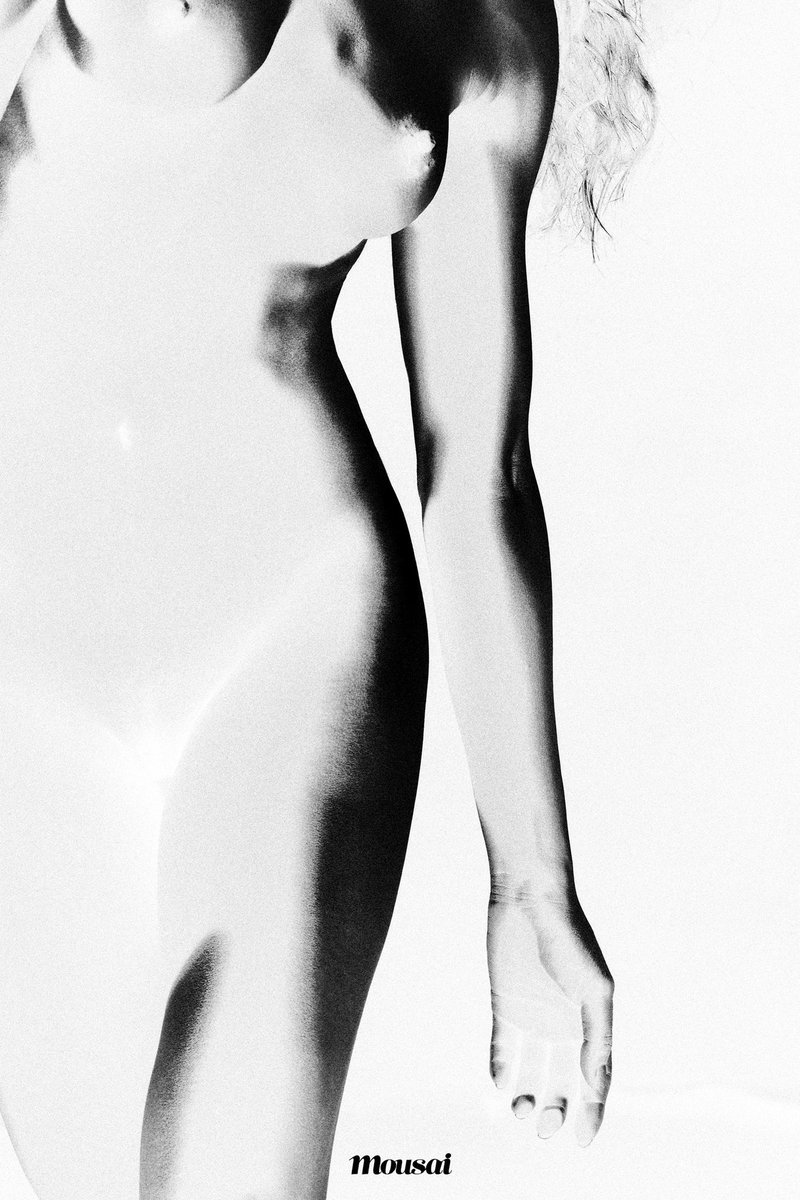 Mousaimag's tweet photo. El cuerpo no se muestra: se reclama.
Negativo y forma se funden en una imagen que no busca agradar, sino liberar.
Una celebración de la piel como territorio y lenguaje.
Modelo: @kareneesmeralda

Adquiere esta serie en: https://t.co/2GDKhhqwpk https://t.co/sFf4zvmlpg