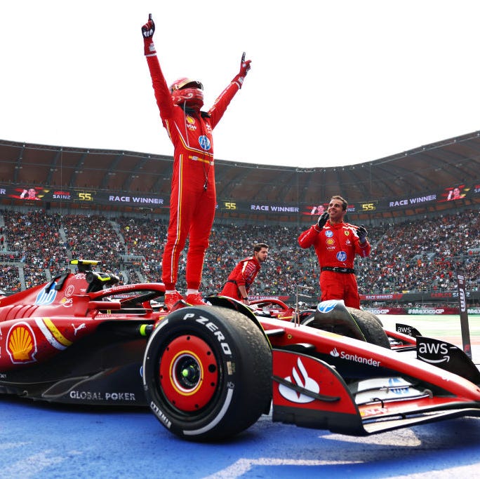 Ahora los tontofosis se dan cuenta que se equivocaron al despedir a un piloto de verdad?