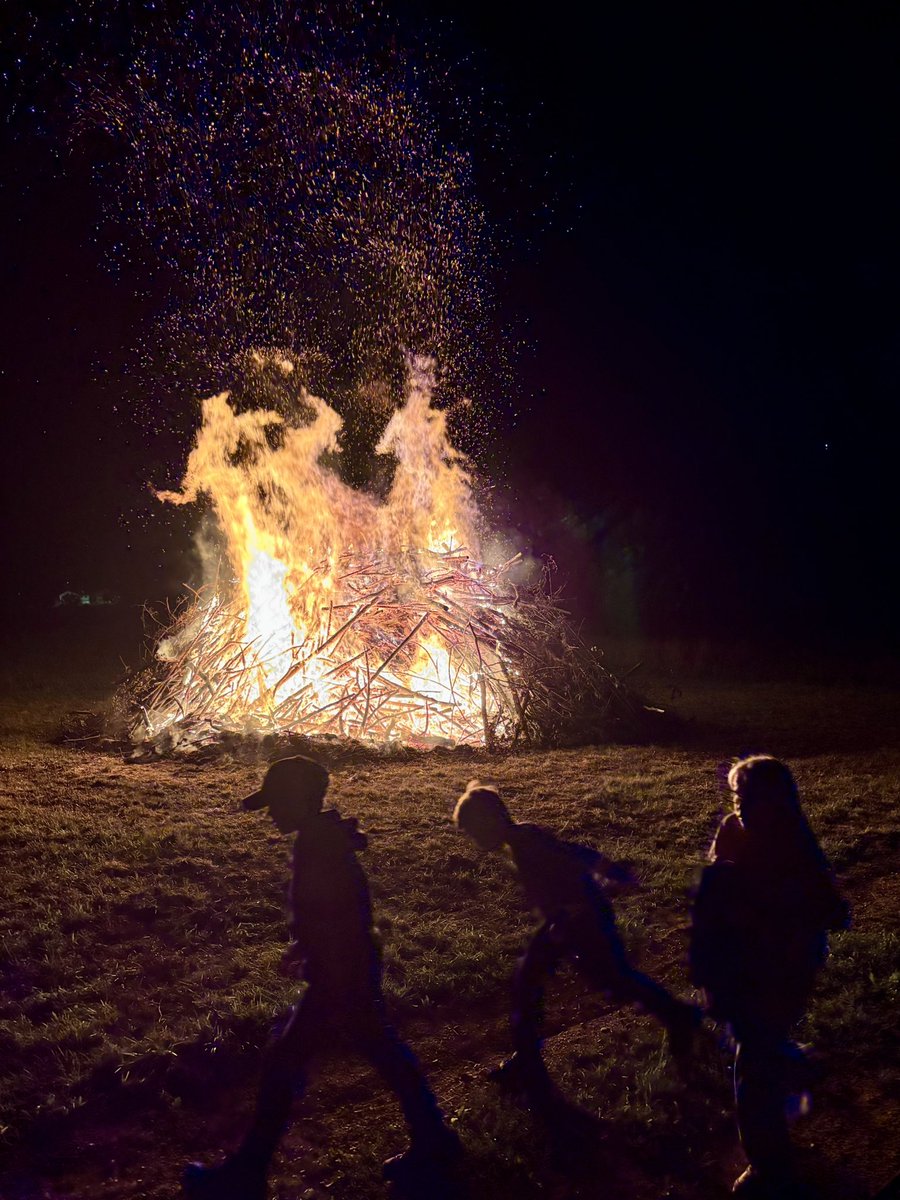 Schöne, würdige 1.Augustfeier in #Krauchthal, am 31.Juli bei gutem Wetter, mit vielen Gästen und Kindern. Tolle Arbeit des OK &amp; der Helfer/innen - vielen Dank!👏😊👍
Hinweis zu Rede in nau.ch: 
nau.ch/news/schweiz/b…