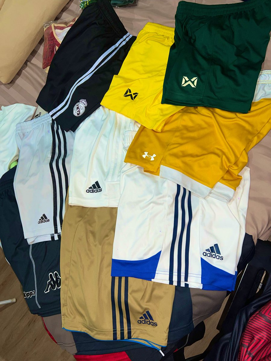 หมวด กกกฬ วว สส 😂 หมดแล้วหมดเลยครับ ไม่มีอีกแล้ว กก วว สส แบบนี้ kappa,warrix 200 adidas,UN 300 คับบ ซื้อเยอะมีแถ๊ม!!! 😀