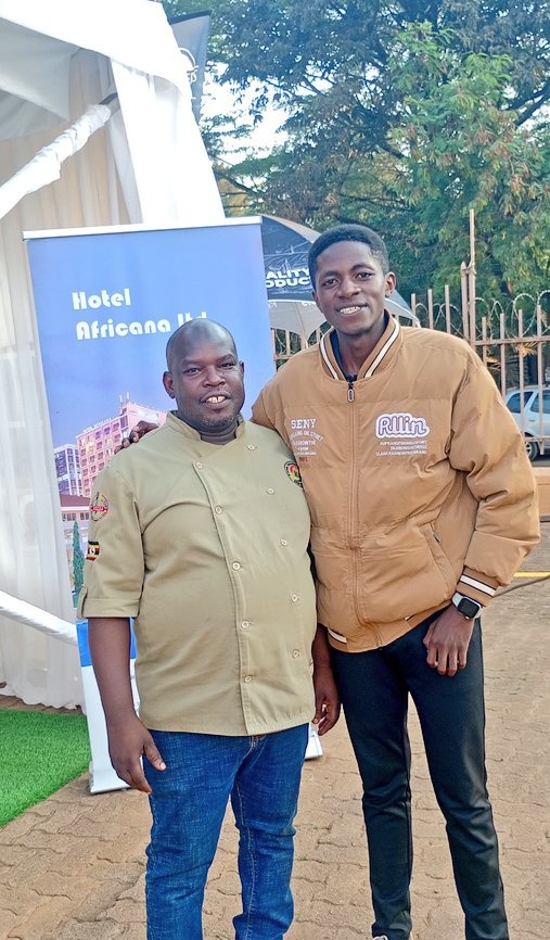 Earlier today, I had the pleasure of linking up with Chef Titus Timothy at the Annual Hospitality Expo (UHOA) Hotel Africana.
A true culinary gem, Chef Titus was the winner of the Kigezi Teens Award 2023 for Best Chef — and he continues to inspire with every dish he creates.