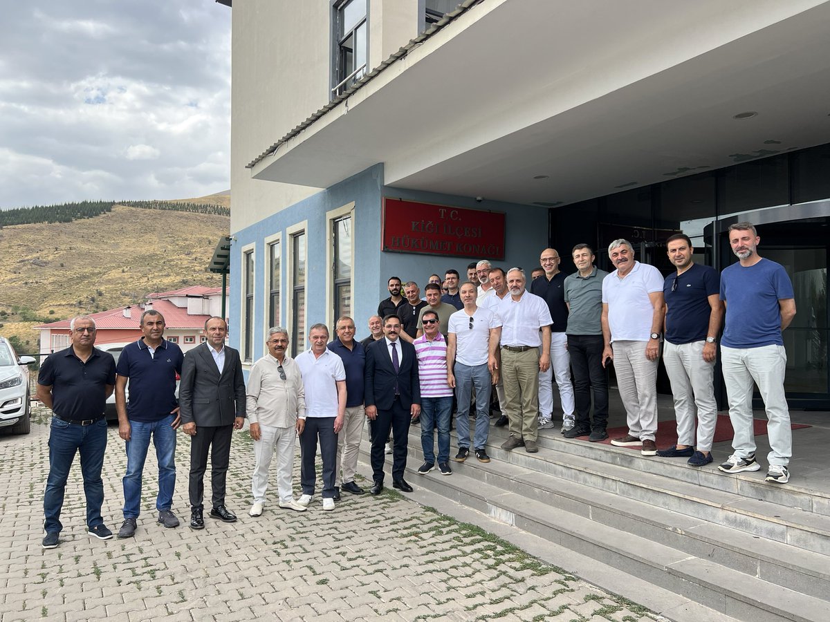 Kiğı’lı hemşehrimiz iş insanımız Eğin Grup A.Ş. Yönetim Kurulu Başkanı Cemal Eğin ve Perdesan A.Ş. Yönetim Kurulu Başkanı Murat Öztürk’ün öncülüğüyle İstanbul’dan ilçemize gelen kıymetli bürokratlarımız ve iş insanlarımızdan oluşan heyeti Belediyemizde misafir etmekten büyük bir