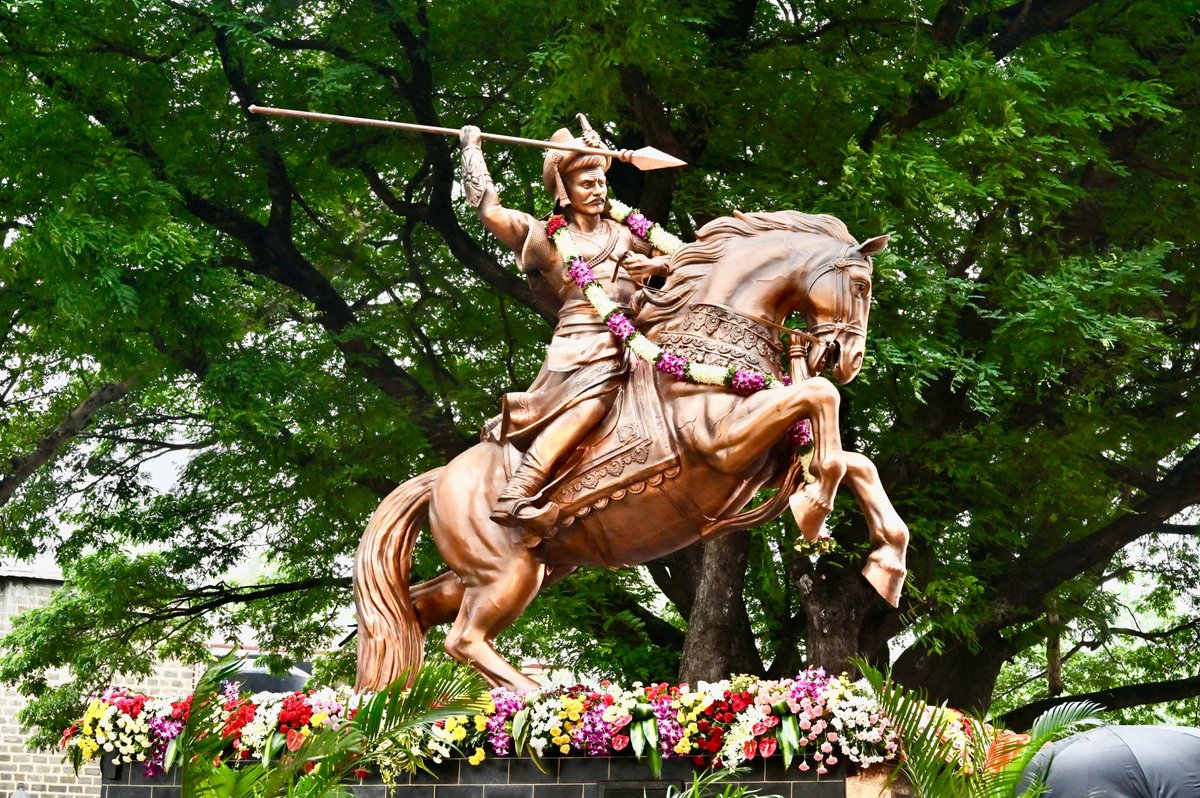 छत्रपती शिवाजी महाराज सनातनी होते!
धर्मवीर छत्रपती संभाजी महाराज सनातनी होते!
छत्रपती राजाराम महाराज सनातनी होते!
छत्रपती थोरले शाहू महाराज सनातनी होते!
थोरले बाजीराव पेशवे सनातनी होते!
छत्रपती शिवरायांचे गुरू समर्थ रामदास स्वामी सनातनी होते!
संत तुकाराम महाराज, ज्ञानेश्वर माऊली,