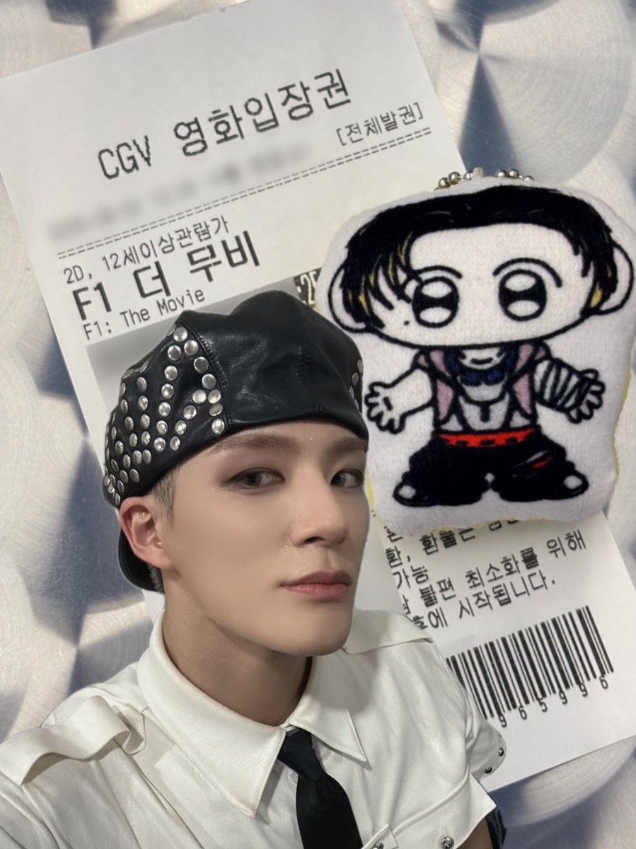 영화보고 F1에 빠졌듭니다........🏎️
제노 진짜 멋진거 좋아하네