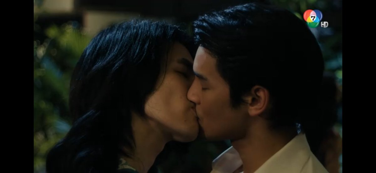 🤭🤭คูมตำรวจค่าาา "ธันวา" ล็อคมง "ดร. ตฤณ" มากกก นักร้องหนุ่มคนนี้มันร้ายยยย เปิดมา Ep. 1 เป็นฝ่ายเริ่มก่อนเลย กรี๊ดดดดด 🔥🌛
.
.
#ShineEP1 #ShineTheSeries #daradaily #ดาราเดลี่ #ข่าวบันเทิง