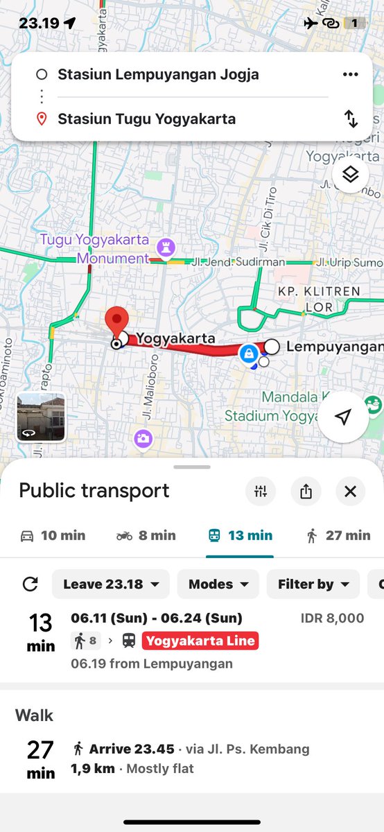 twopyy's tweet photo. aku baru tau, ternyata ada ya orang naik KRL dari stasiun lempuyangan ke stasiun tugu. Ini diluar nalar woiii, malah penumpangnya banyak lagi😂. mungkin kalian penumpang yang naik krl dari lempuyangan ke tugu punya keperluan, tapi kan kalian bisa langsung ke stasiun tugu  woii https://t.co/yBkFbj6PZZ