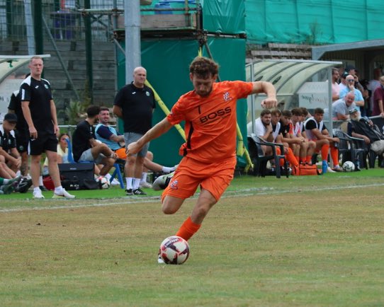 HartleyFC's tweet image. Back at the top of Hampshire and into the next round where we will be away to @farehamtownfc on 16th August.

@Ham_RecFC 1
@HartleyFC 2

Thank you to @Ham_RecFC for your hospitality today. Wishing you all the very best for the season🤝

#UTR🧡 📸Jon Wiggins