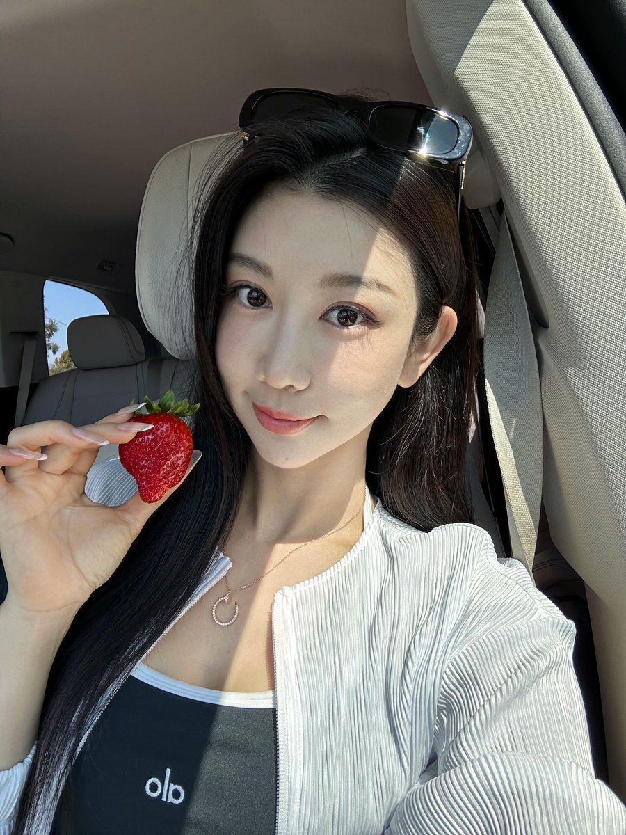 BalmaPato's tweet photo. Sunny day means good mood 🥰 https://t.co/MDwAQgErKh