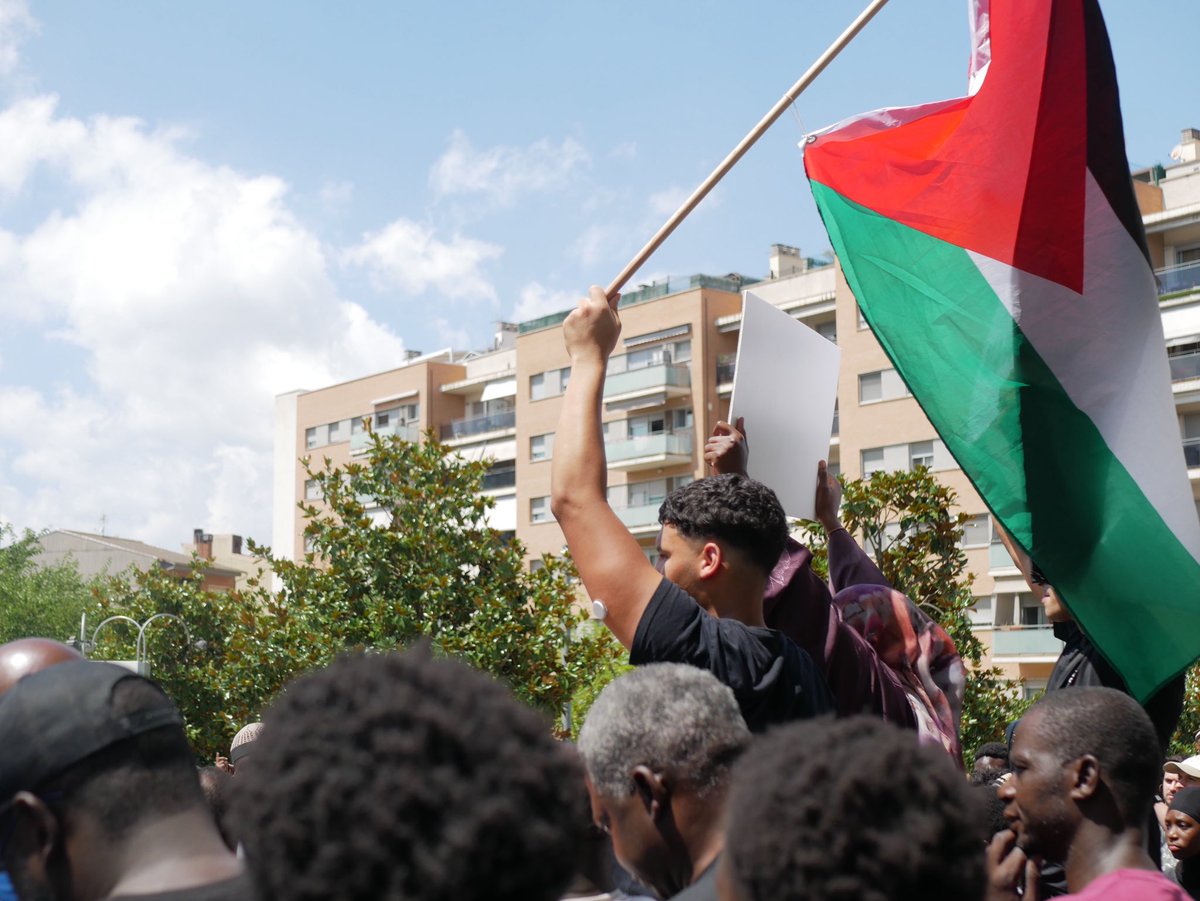 OJS_Vobm's tweet image. 🔴 || Imatges de la manifestació d’avui.

Avui hem sortit als carrers de Montornès per exigir justícia, veritat i reparació per en Mahamedi i la seva família. 

Contra la impunitat policial i el racisme institucional, unitat de classe!